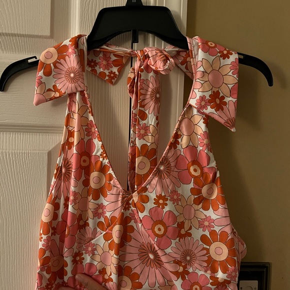 SHEIN Halter top - Picture 2 of 4